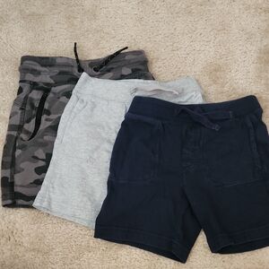 Bundle of GAP boys Shorts Size 5